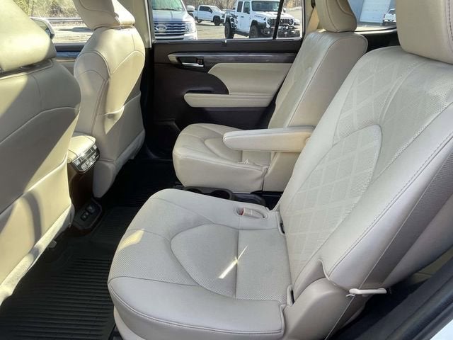 2021 Toyota Highlander Hybrid Platinum