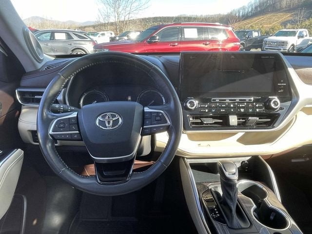 2021 Toyota Highlander Hybrid Platinum