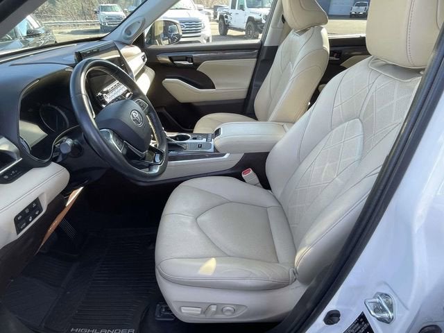 2021 Toyota Highlander Hybrid Platinum