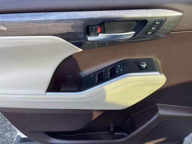 2021 Toyota Highlander Hybrid Platinum