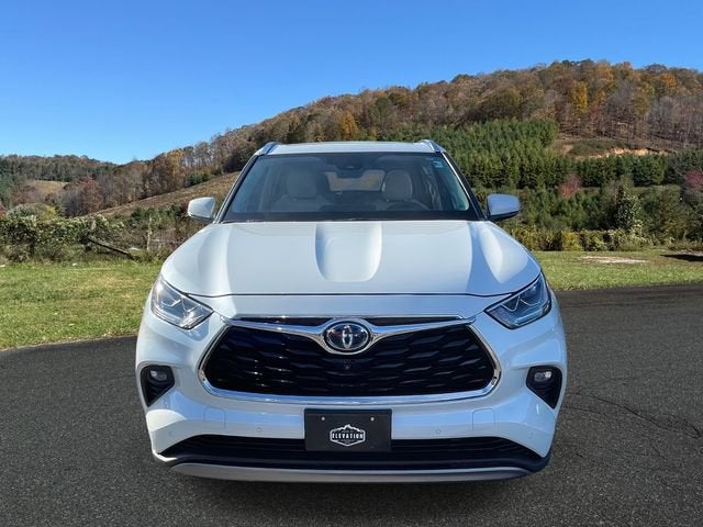 2021 Toyota Highlander Hybrid Platinum