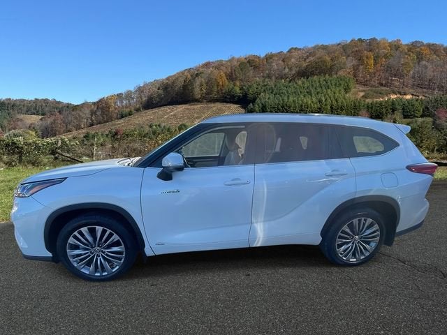 2021 Toyota Highlander Hybrid Platinum