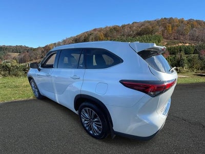 2021 Toyota Highlander Hybrid Platinum