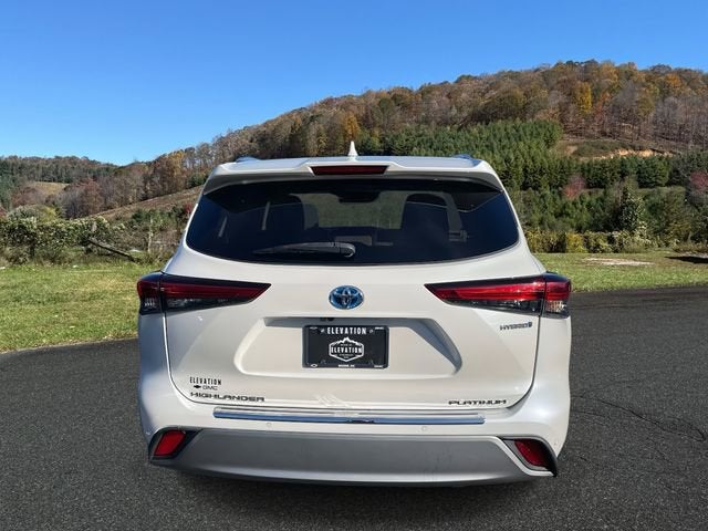 2021 Toyota Highlander Hybrid Platinum
