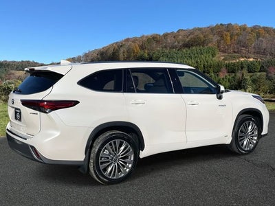 2021 Toyota Highlander Hybrid Platinum