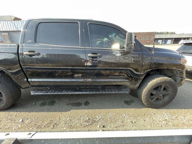 2017 Toyota Tundra SR5 5.7L V8