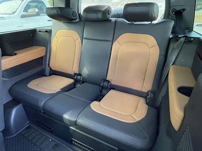 2023 Land Rover Defender X-Dynamic SE