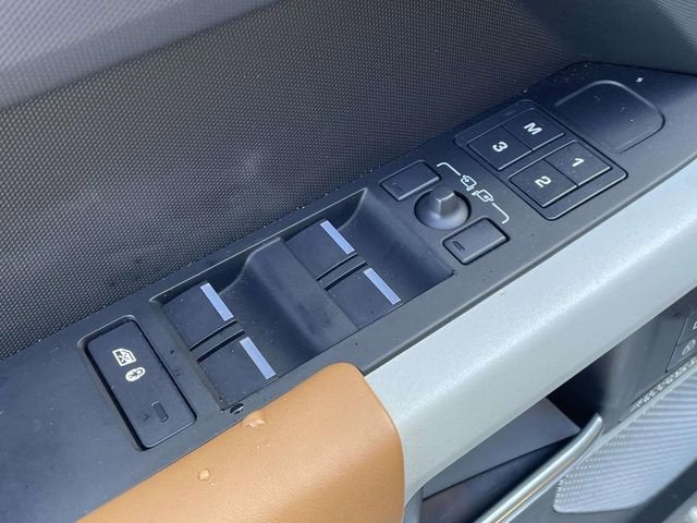 2023 Land Rover Defender X-Dynamic SE