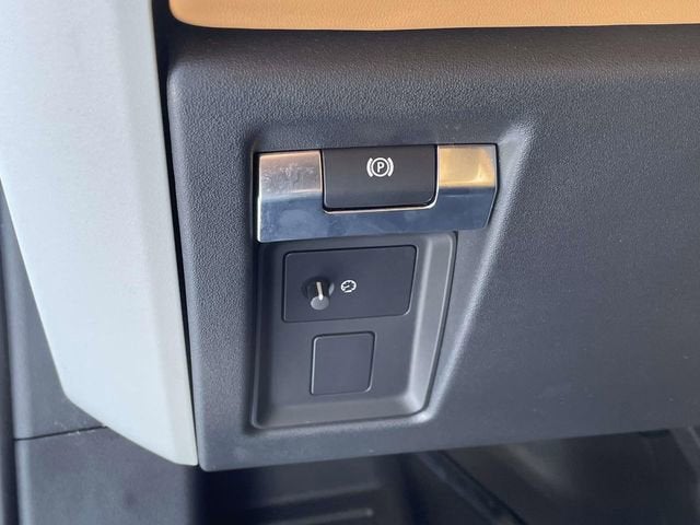 2023 Land Rover Defender X-Dynamic SE