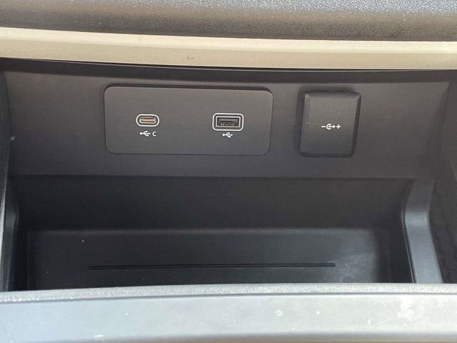 2023 Land Rover Defender X-Dynamic SE